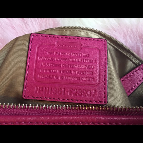 🌺SOLD🌺 Coach Leather Magenta Daisy - Picture 6 of 8